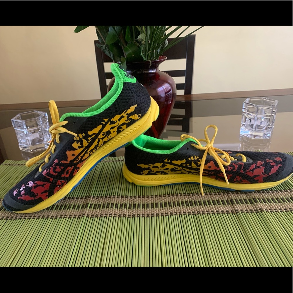 Almost new men’s Asic runners